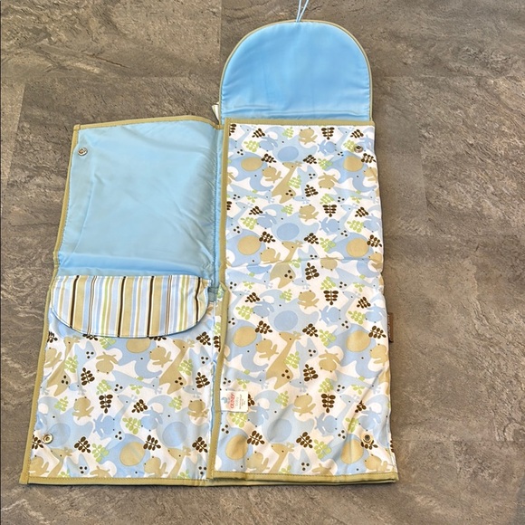 NWOT Gund Baby Portable Diaper Bag, Zoo Animal, Fold Out Bag, Holiday, On The Go - Picture 8 of 16